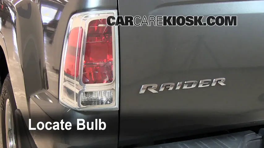 2007 Mitsubishi Raider LS 3.7L V6 Extended Cab Pickup Lights